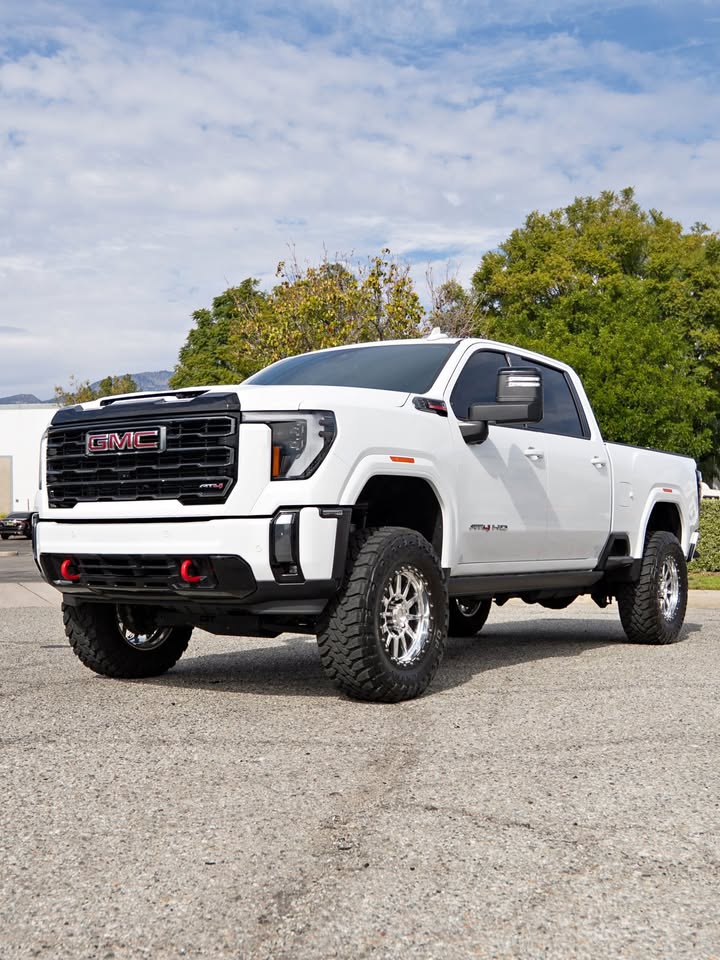 2024 GMC 2500 AT4